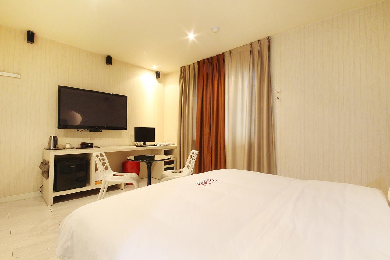 Hotel Zara Changwon Bagian luar foto