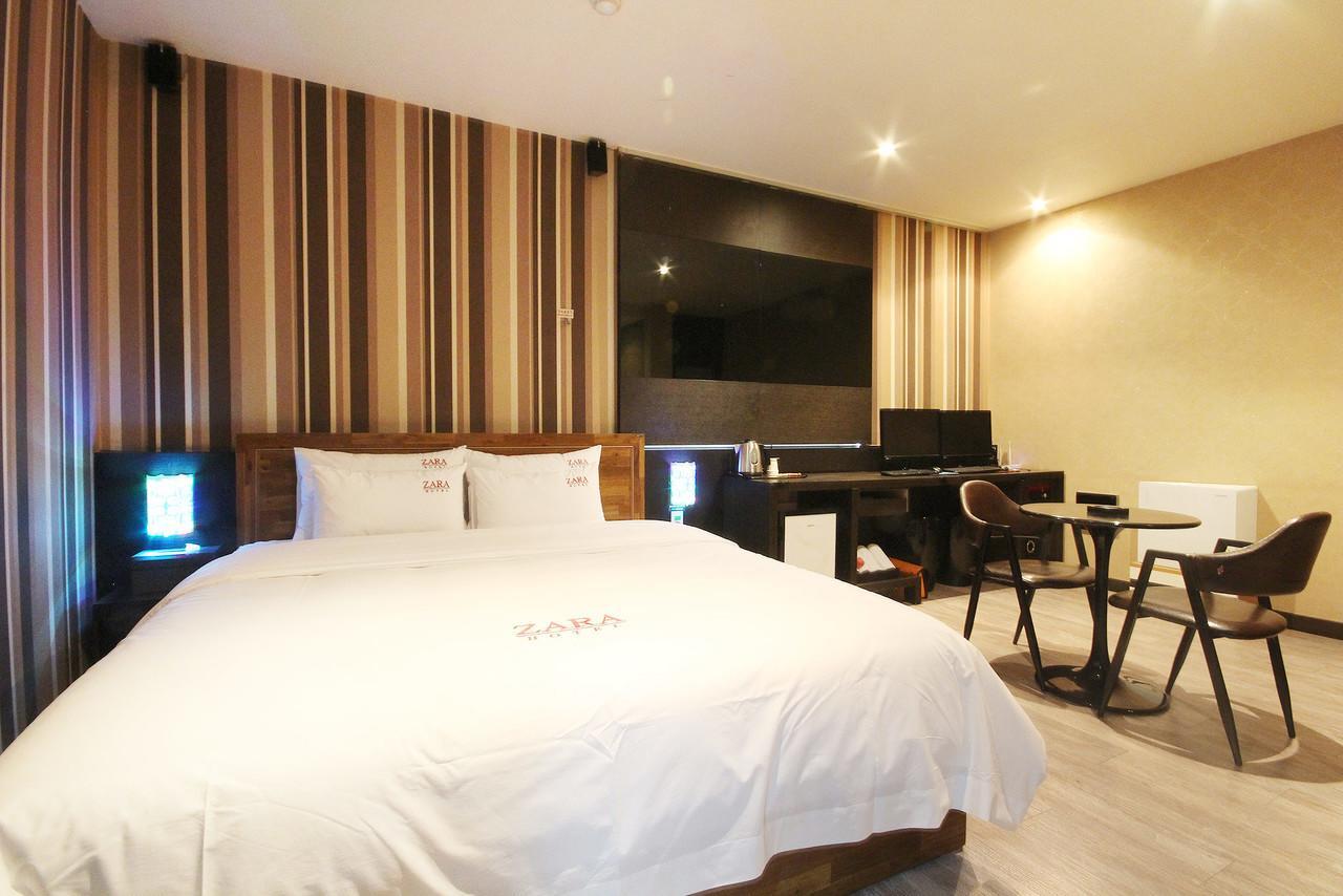 Hotel Zara Changwon Bagian luar foto