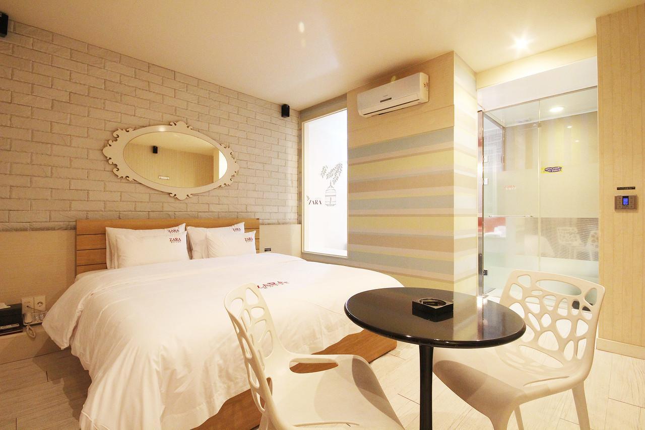 Hotel Zara Changwon Bagian luar foto