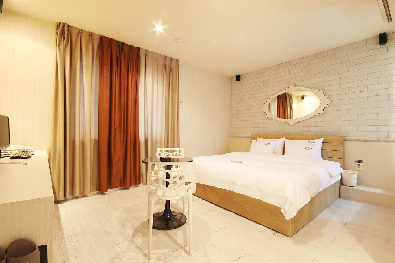 Hotel Zara Changwon Bagian luar foto