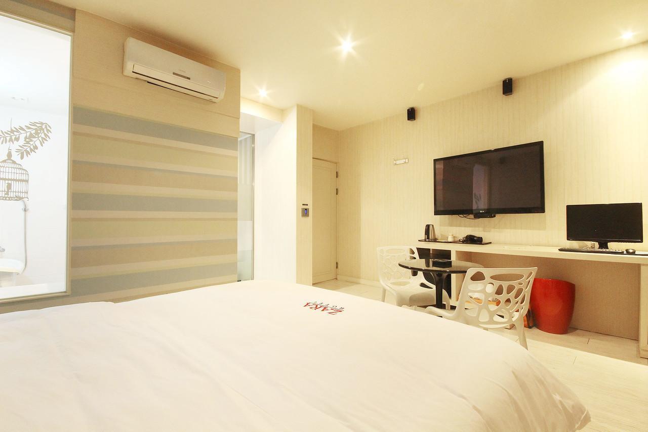Hotel Zara Changwon Bagian luar foto