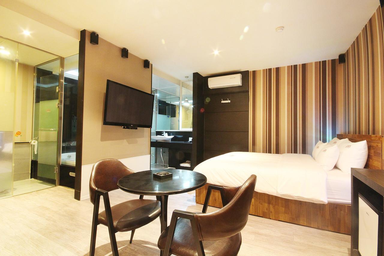 Hotel Zara Changwon Bagian luar foto