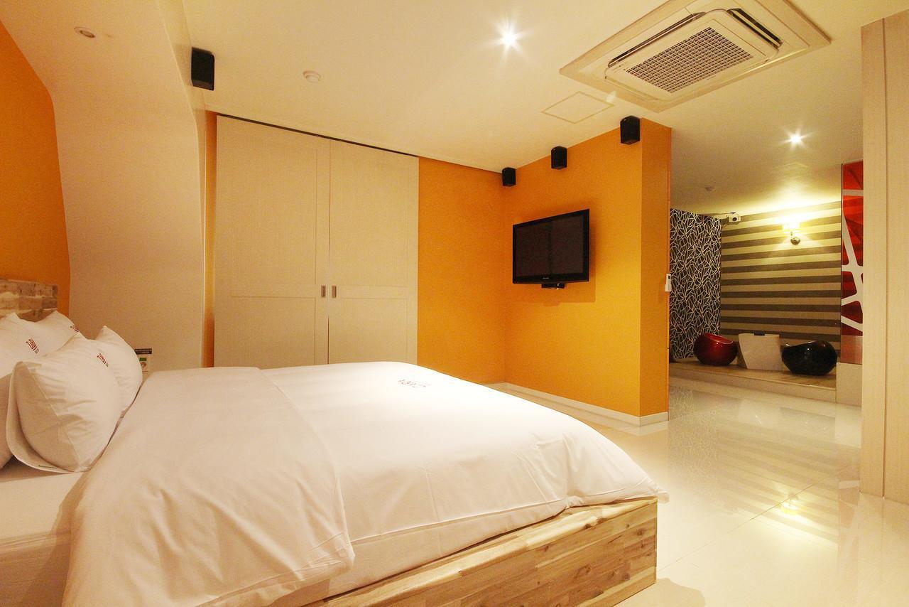 Hotel Zara Changwon Bagian luar foto