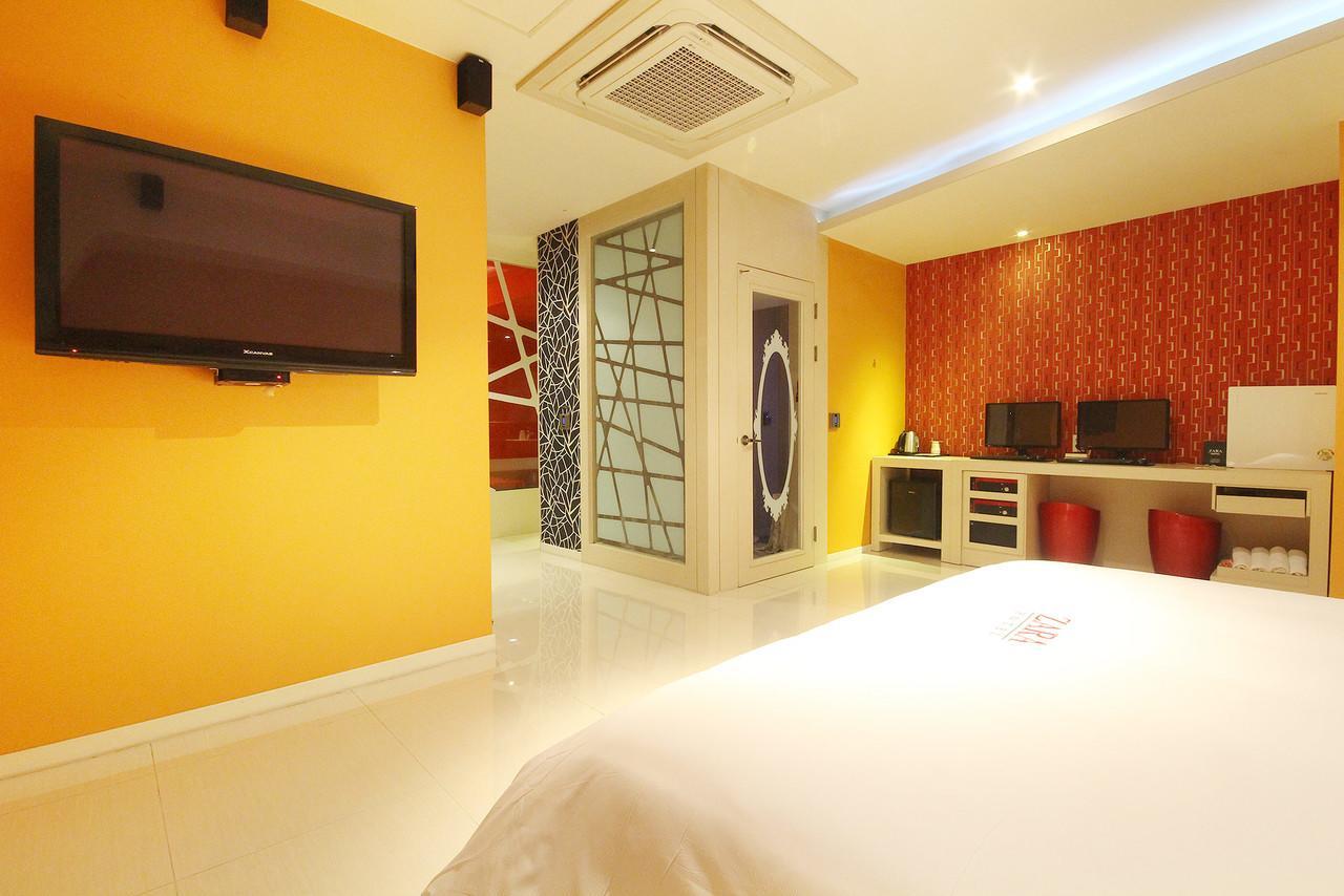 Hotel Zara Changwon Bagian luar foto