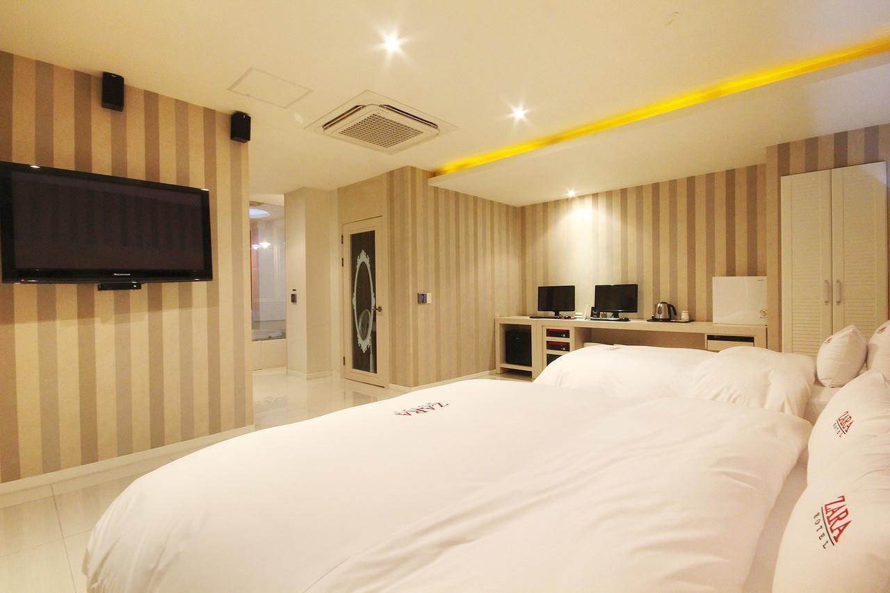 Hotel Zara Changwon Bagian luar foto