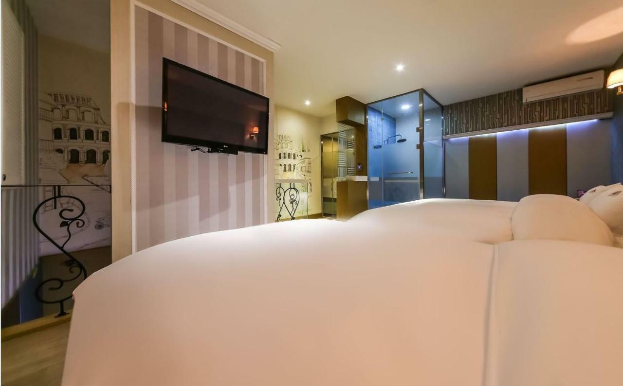 Hotel Zara Changwon Bagian luar foto