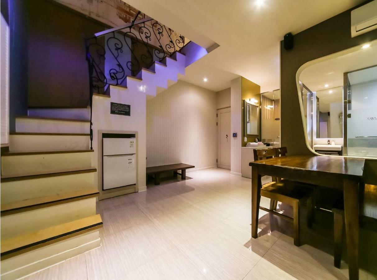 Hotel Zara Changwon Bagian luar foto