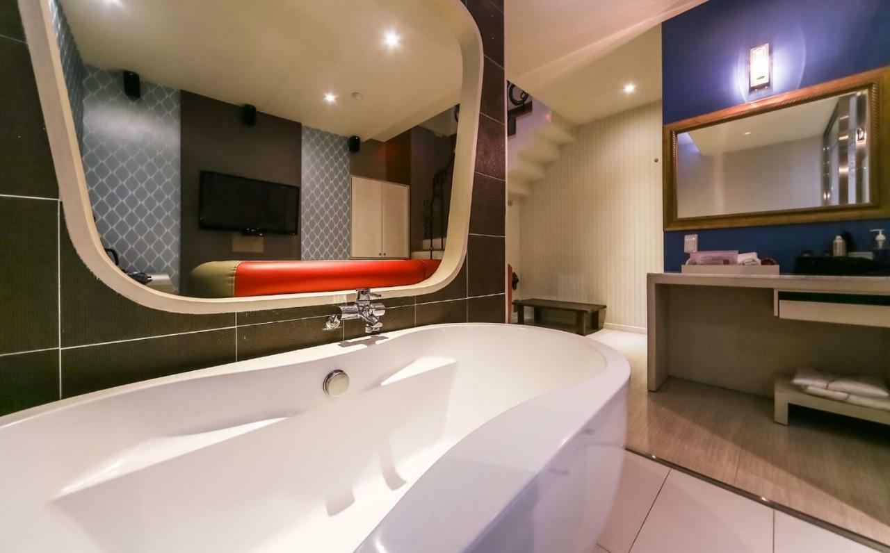 Hotel Zara Changwon Bagian luar foto