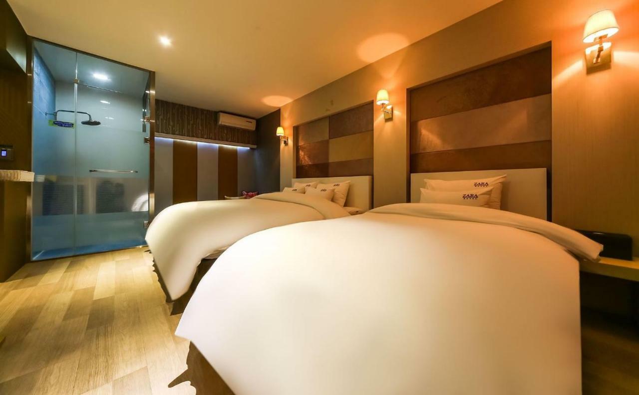 Hotel Zara Changwon Bagian luar foto