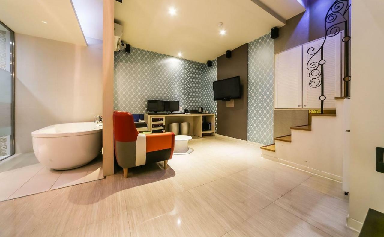 Hotel Zara Changwon Bagian luar foto