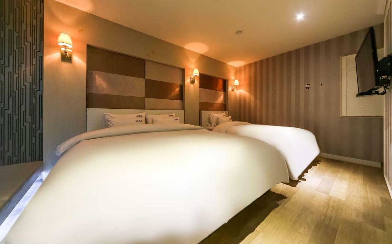 Hotel Zara Changwon Bagian luar foto
