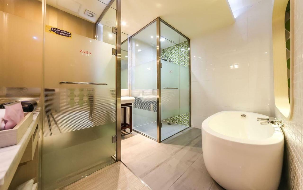 Hotel Zara Changwon Bagian luar foto