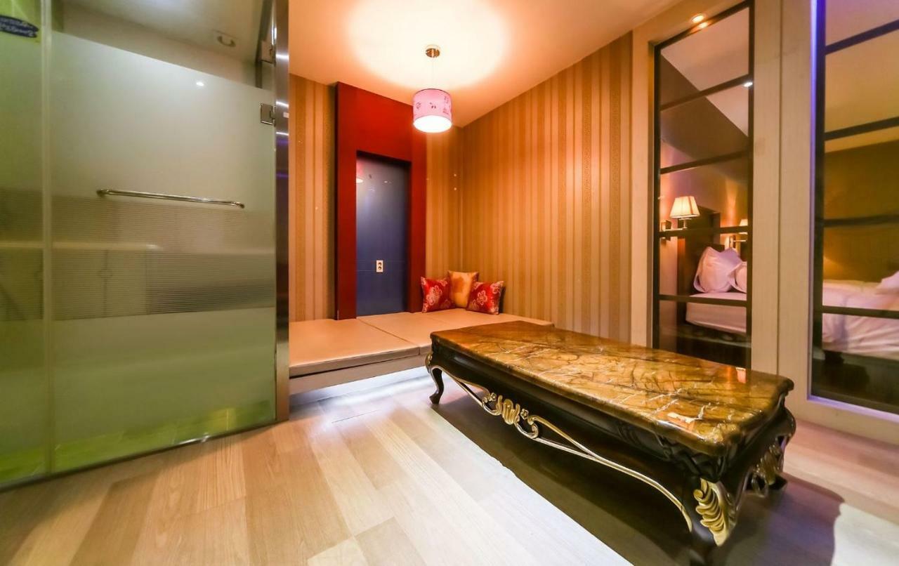 Hotel Zara Changwon Bagian luar foto