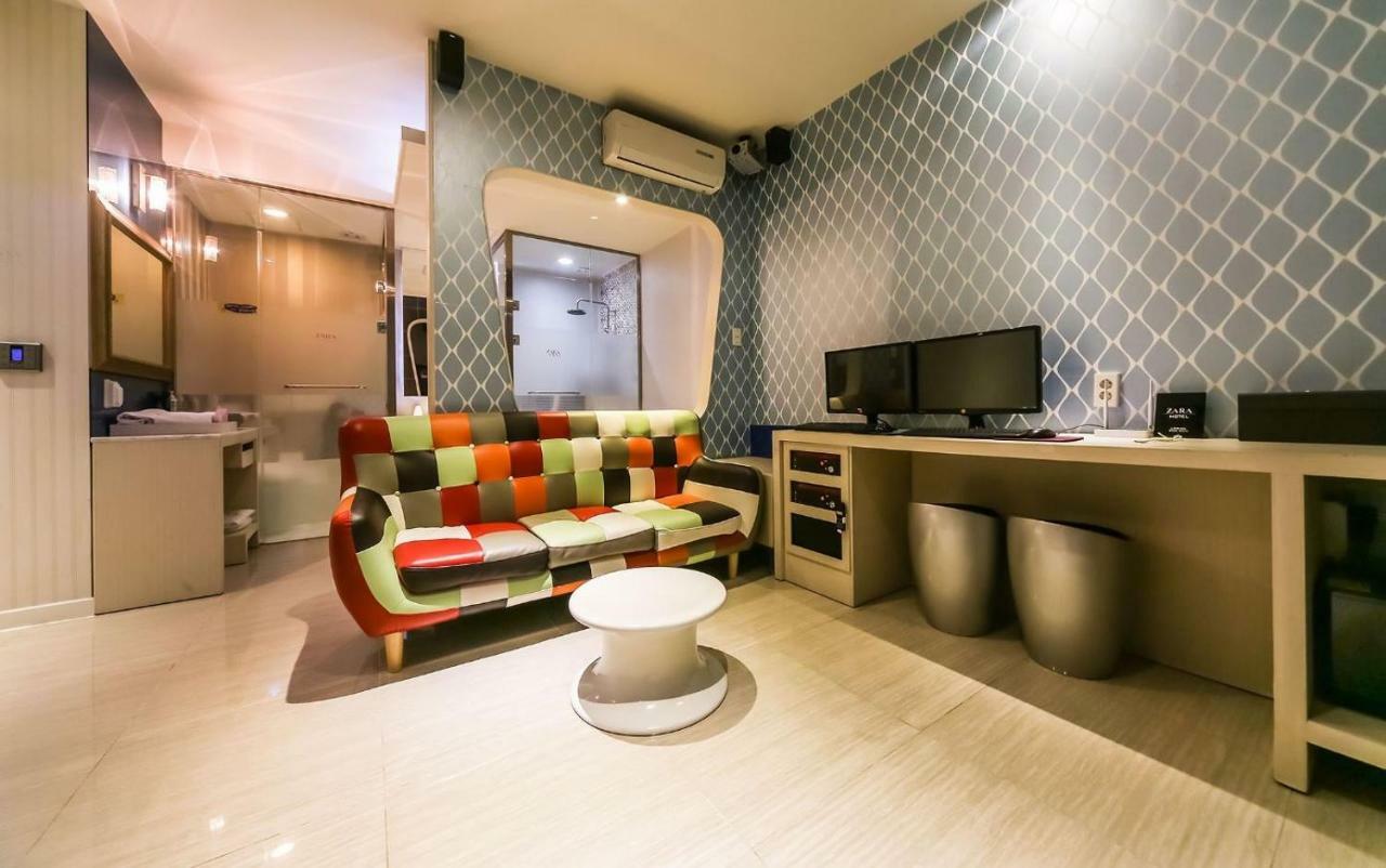 Hotel Zara Changwon Bagian luar foto